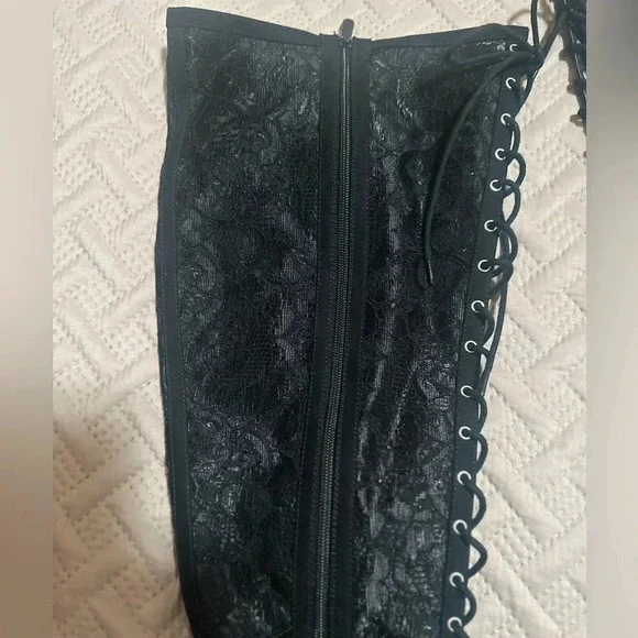 New-TORRID Black Lace Over The Knee Zipper Open Toe Boots. Size 9.5 Wide. - Picture 3 of 13